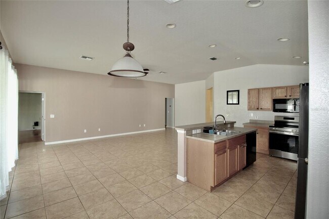 Building Photo - 5739 SW 40th St