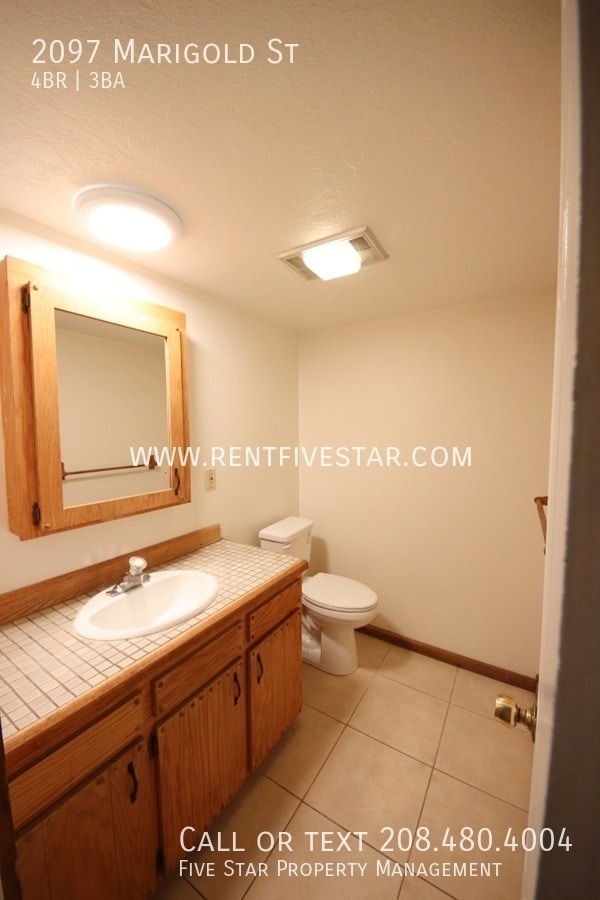 Building Photo - 2097 Marigold St