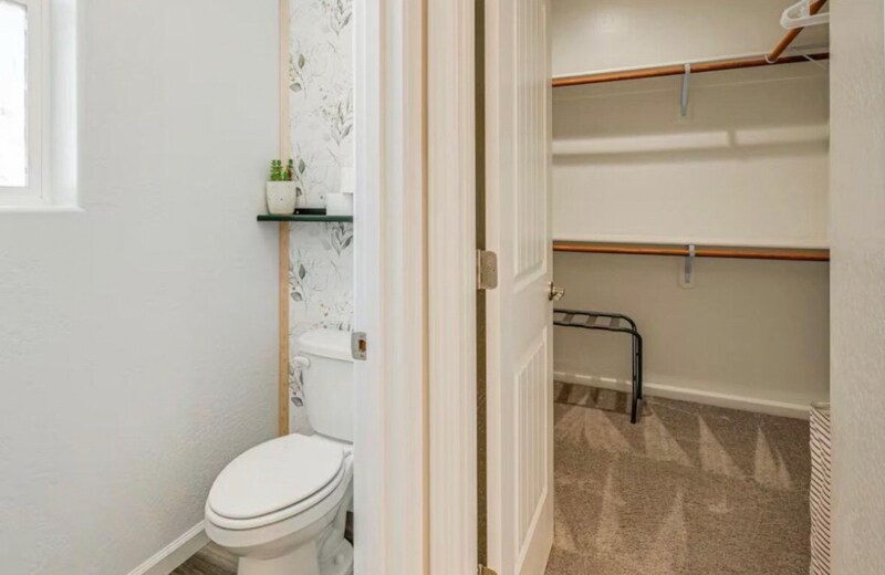 Building Photo - 1030 W Prescott Ave