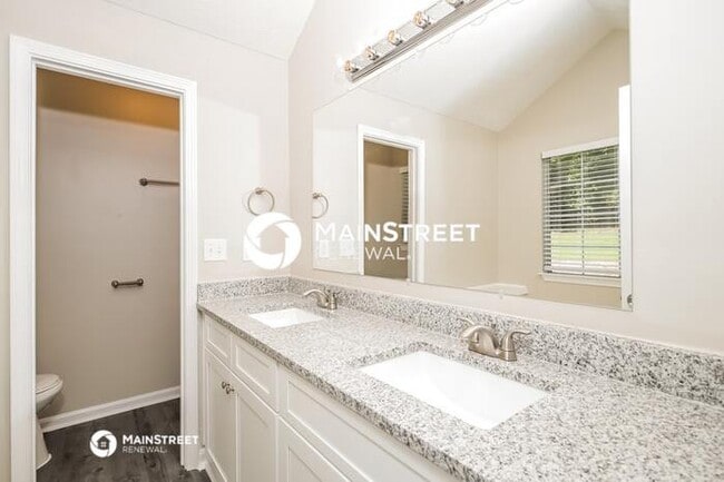 Building Photo - 3 Bedroom Pet-Friendly Home in Locust Grove, GA with Main Street Renewal