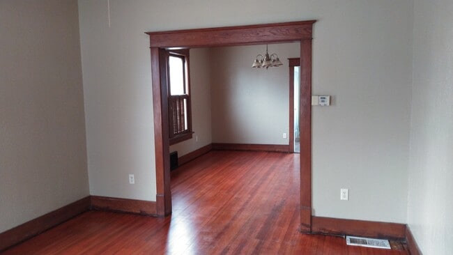 Building Photo - 145 E 14th St