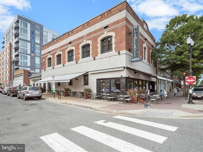 Building Photo - 1021 N Garfield St