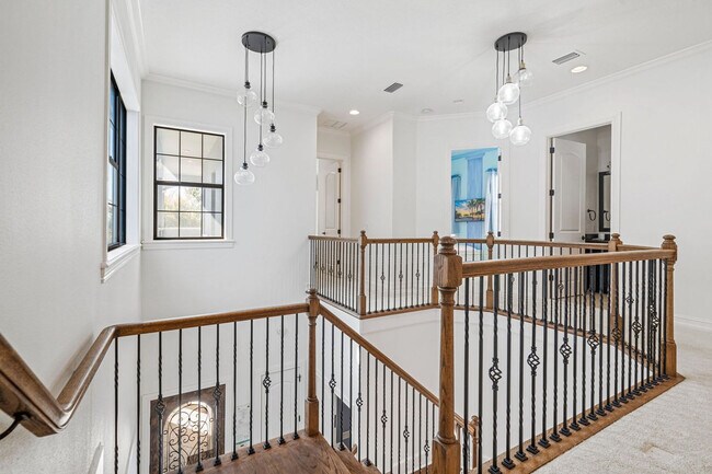 Building Photo - 815 Golden Bear Dr