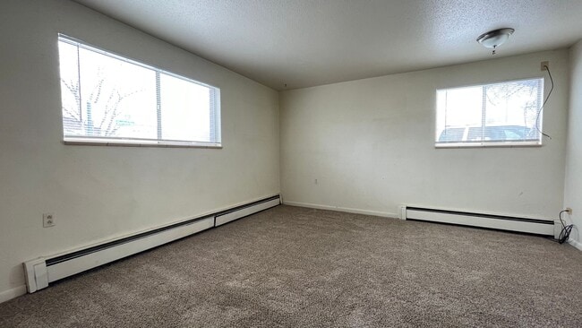 Building Photo - 1313 Burton Ct