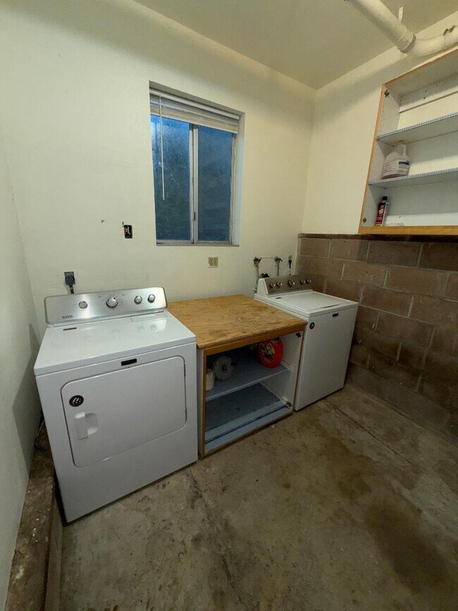 Building Photo - 11100 La Honda Rd