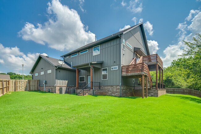 Building Photo - 612 S 58th Ct