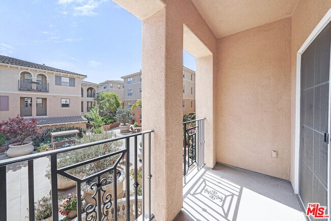 Building Photo - 13080 Pacific Promenade