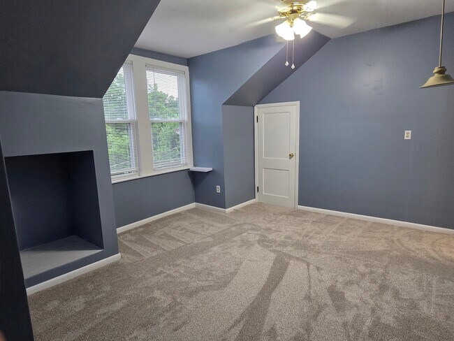 Building Photo - 313 Rinne St