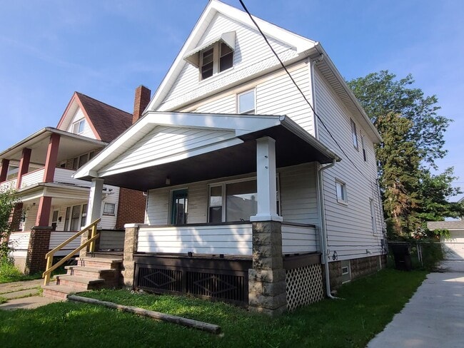 Building Photo - Single Family Home 4 Bedroom and 1 Bath Fo...