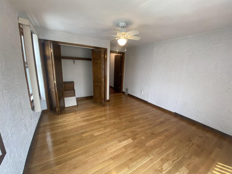Building Photo - 124 Willis Ave