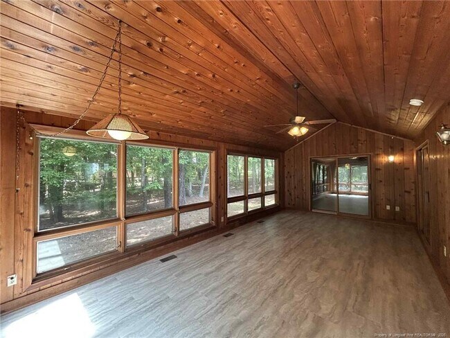 Building Photo - 8043 Canterbury Cir