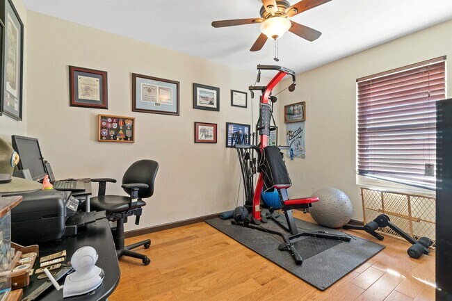 Building Photo - 120 Live Oak Ln