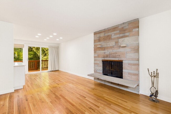 Building Photo - 14841 Densmore Ave N