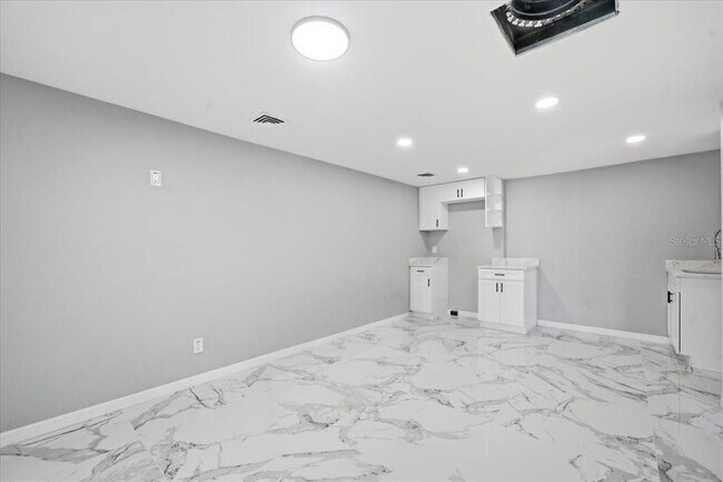 Building Photo - 6224 Keller Dr