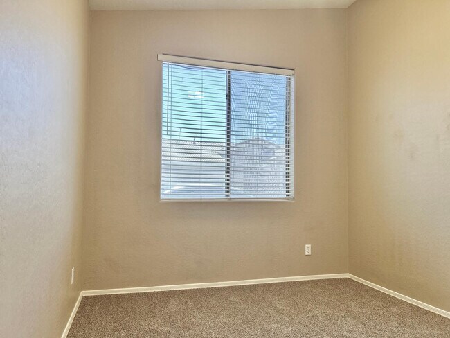 Building Photo - 6660 E Roland St