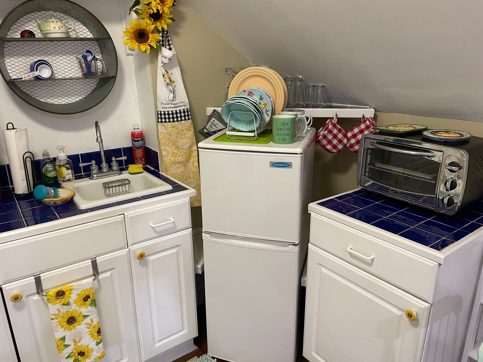 dishware/cookware included - 540 E Taylor St
