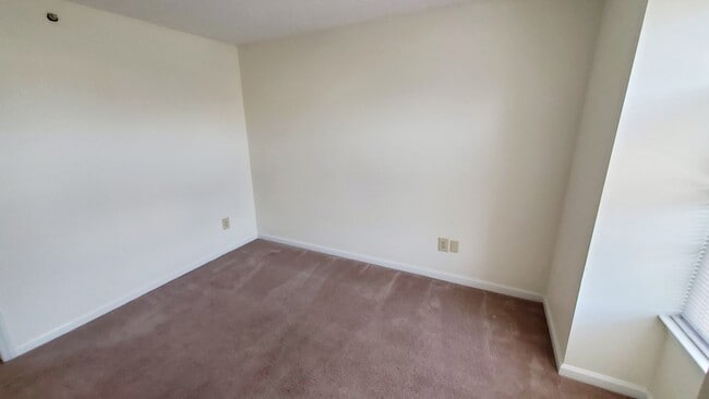 Building Photo - Updated condo across from UNCC!! Dont Miss...