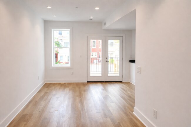 Building Photo - 727 Quebec Place NW