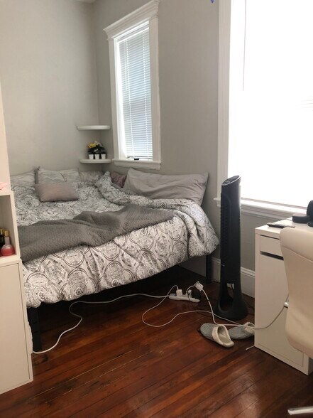 Building Photo - 448 Park Dr