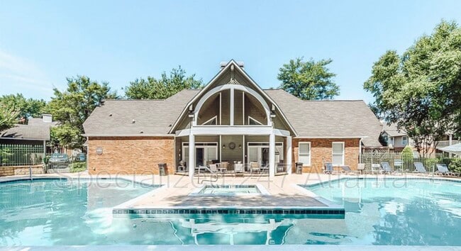 Pool - 611 McGill Park Ave NE