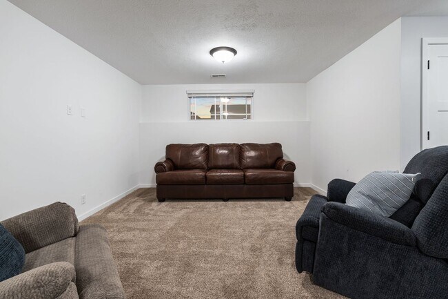 Building Photo - 3 bed, 2 bath home built in 2023