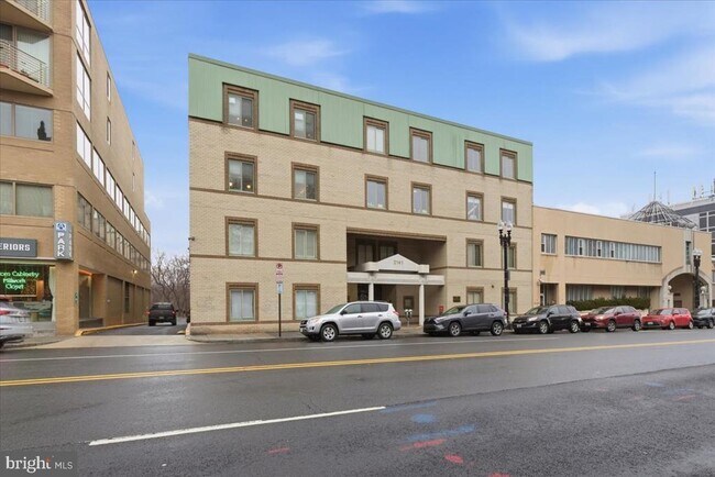 Building Photo - 2141 Wisconsin Ave NW