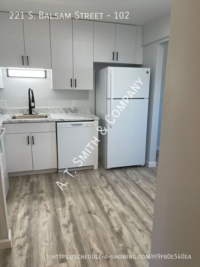 Building Photo - 221 S Balsam St