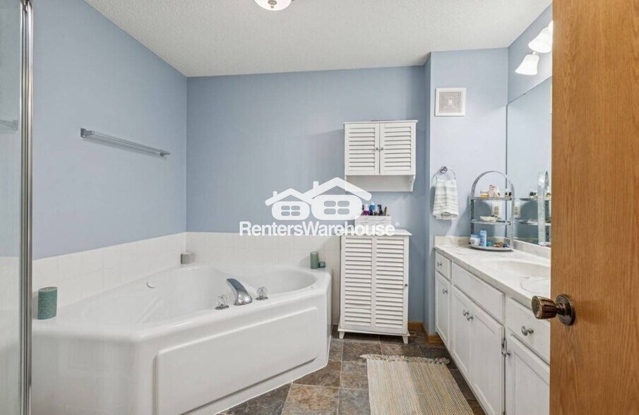 Building Photo - 8829 Branson Dr