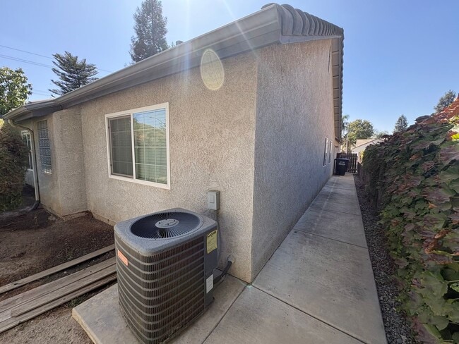 Building Photo - 3524 S Lincoln Ct