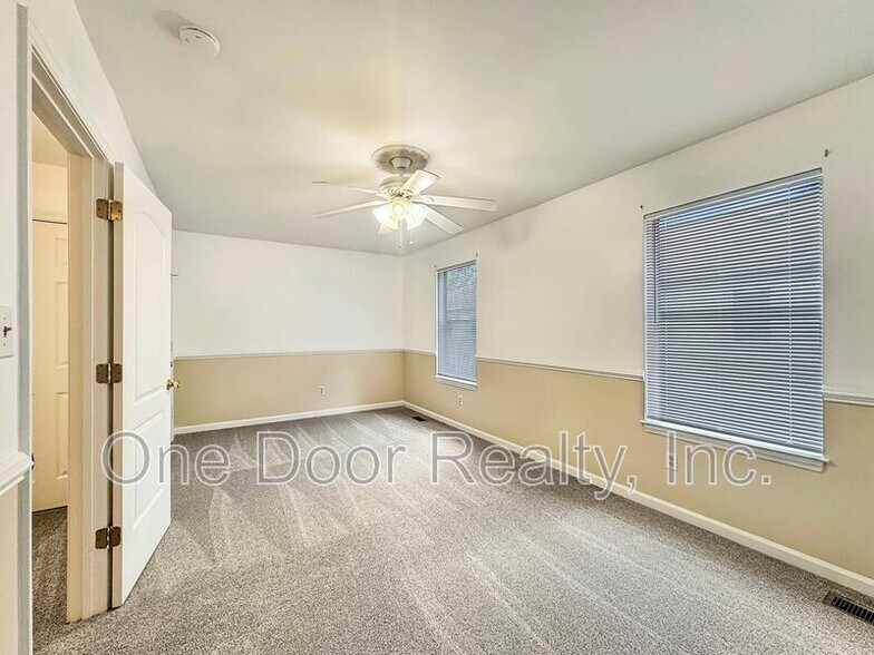Building Photo - 285 Merrimac Trail