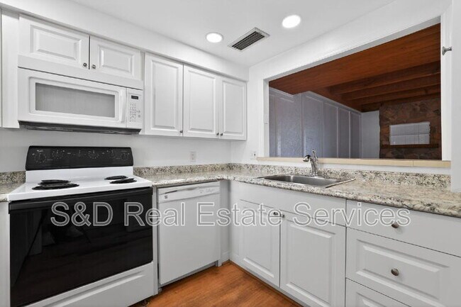 Building Photo - 2219 9th St SE