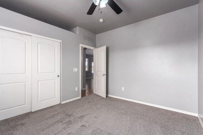 Building Photo - 10335 N Tall Cotton Dr