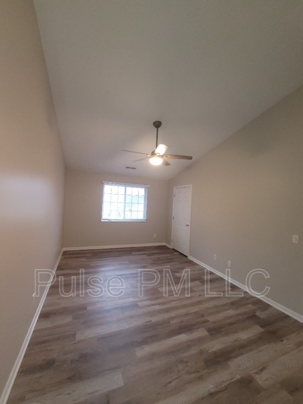 Building Photo - 2990 Sequoia Dr