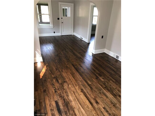 Building Photo - 3136 Douglas Dr N