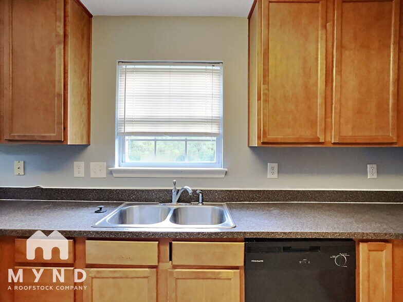 Building Photo - 14008 Mallard Lake Rd