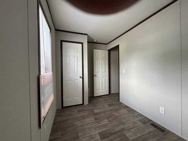 Building Photo - 733 Ascot Cir