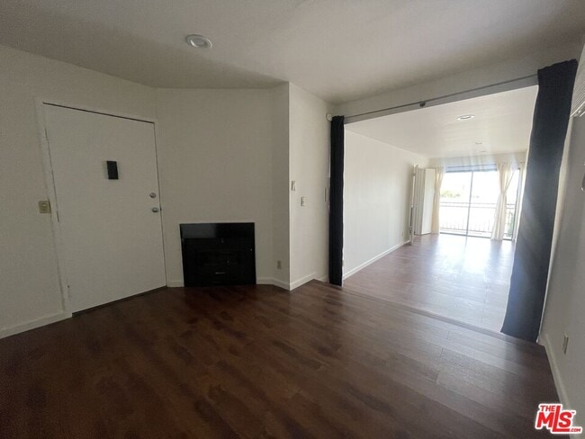 Building Photo - 1338 N Sierra Bonita Ave