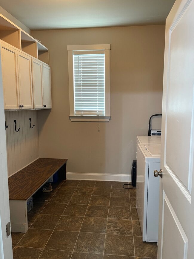 Building Photo - 1423 Kilchis Falls Way