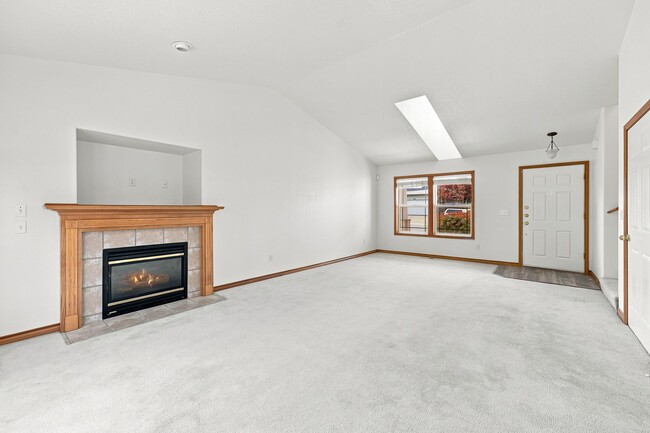 Building Photo - 3203 NE 171st Ave