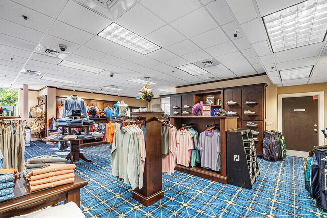 Building Photo - 5 Westgate Ln