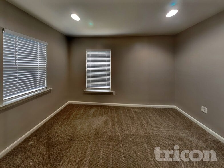 Building Photo - 310 Waterlemon Way