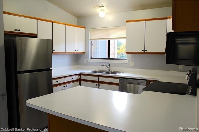 Building Photo - 42540 Lilley Pointe Dr