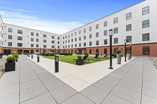 Building Photo - 416 Highland Ave