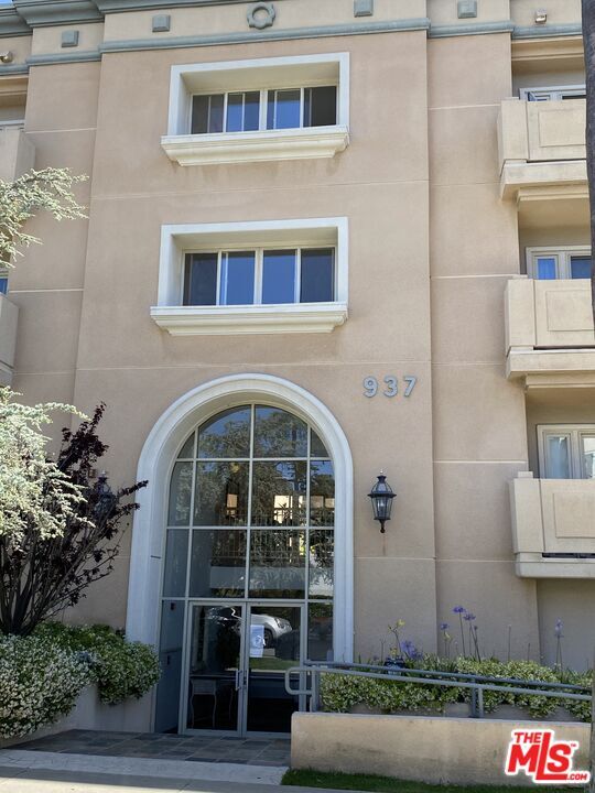 Building Photo - 937 12th St