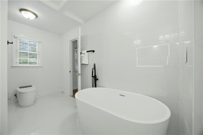 Building Photo - 2220 Spring Mill Cove