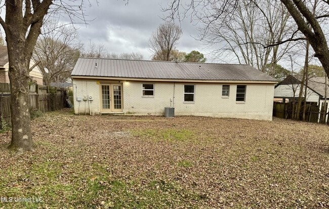 Building Photo - 8241 Ashbrook Dr