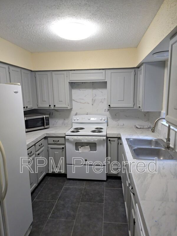 Building Photo - 2019 Place Rebecca Ln