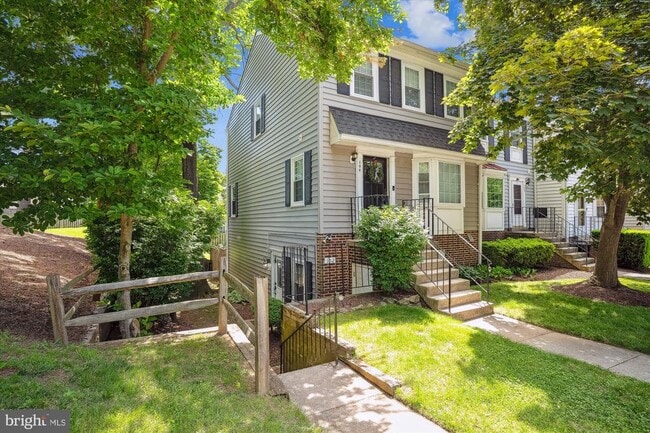Primary Photo - 102 Barnsfield Ct