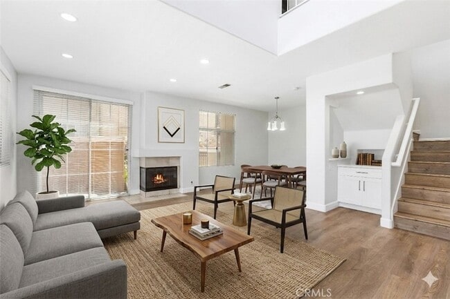 Building Photo - 10 Bravo Ln