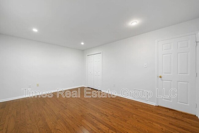 Building Photo - 113 Pinecrest Ln